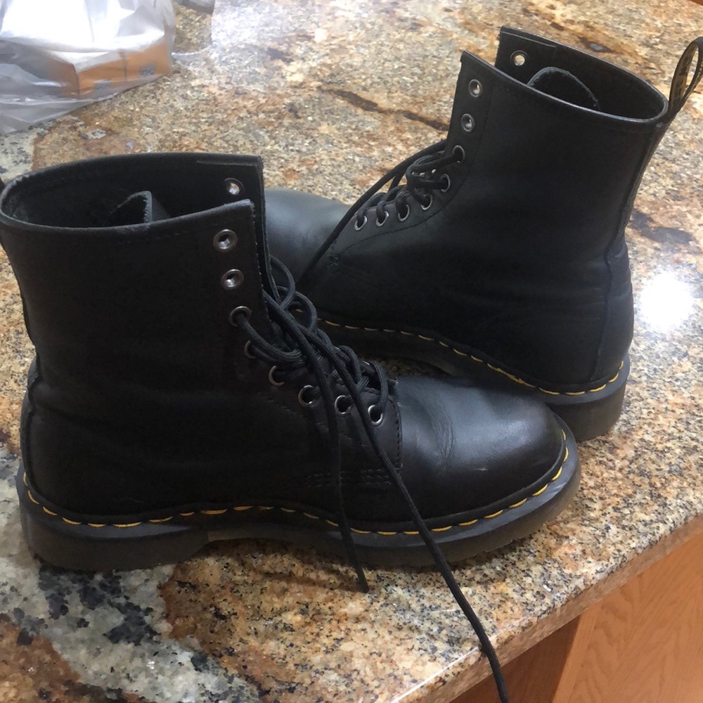 Black dr martens